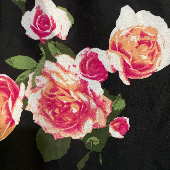 FOREVER 21 Woman Semi Sheer Blouse Small S Roses Pattern Top Black Red - Picture 10 of 12